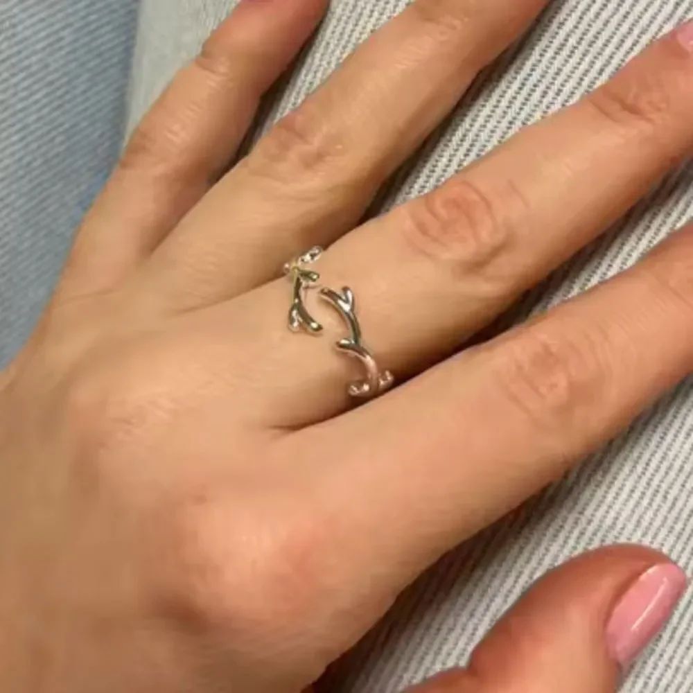 The Delicate vine adjustable 925 ring